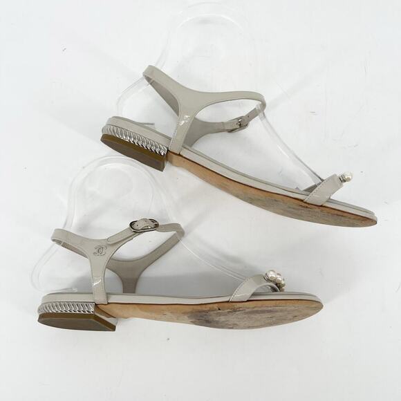 Chanel 37C Gray Quilted Leather Faux Pearl CC Logo Ankle Strap Flat Sandals - Picture 3 of 14